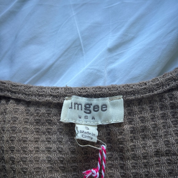 NWT Umgee Sleeveless Tan Top Women’s Size Small Wrap Hem Layered - Picture 2 of 3